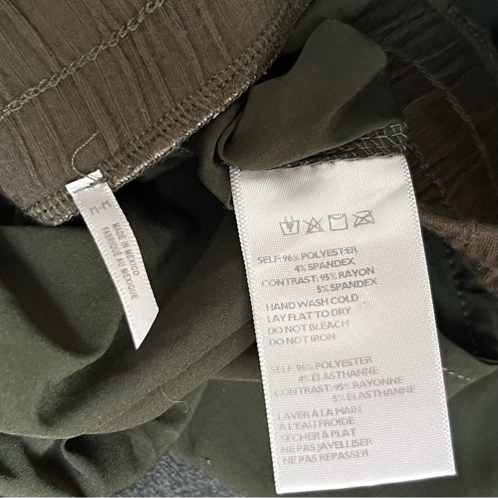 Urban Outfitters Women’s Olive Green Drawstring Jogger Pants
• Size Medium - Picture 3 of 3